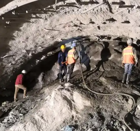 马山拱顶带模注浆料的施工流程及注意事项